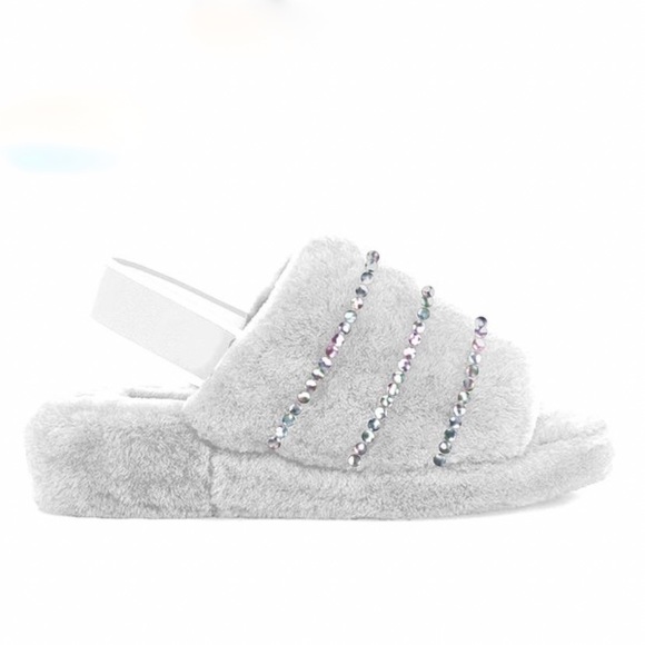 🔥🔥FLUFF PUFF WHITE SLIPPERS SHIPS 🔥🔥 - Picture 4 of 4